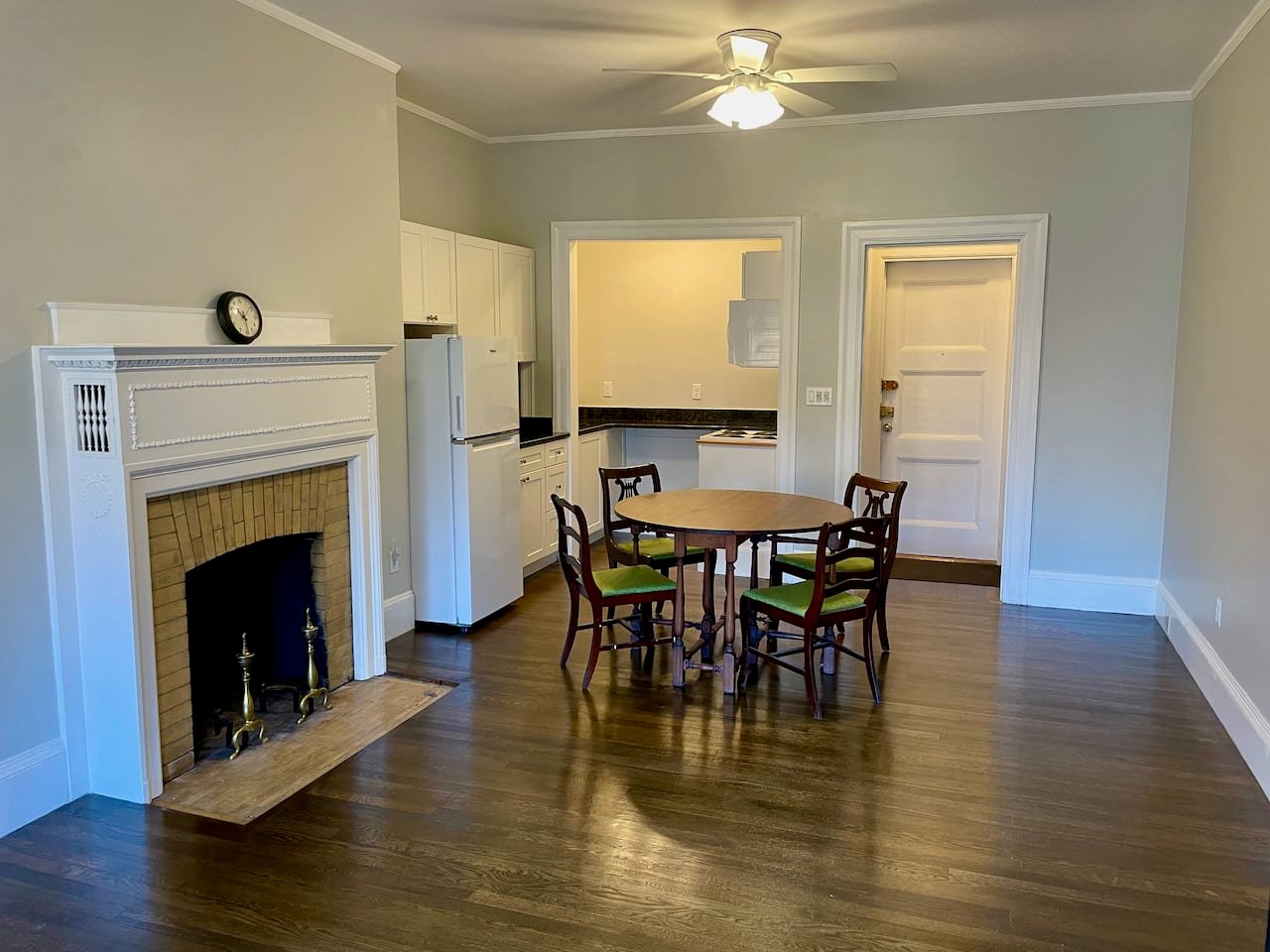 Commonwealth Ave @ Dartmouth - Renovated 1 bed w/ Common Laundry & Parking Available! 