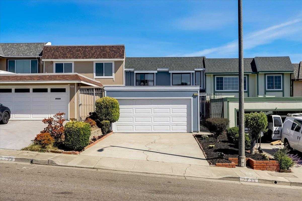 2235 Greendale DR