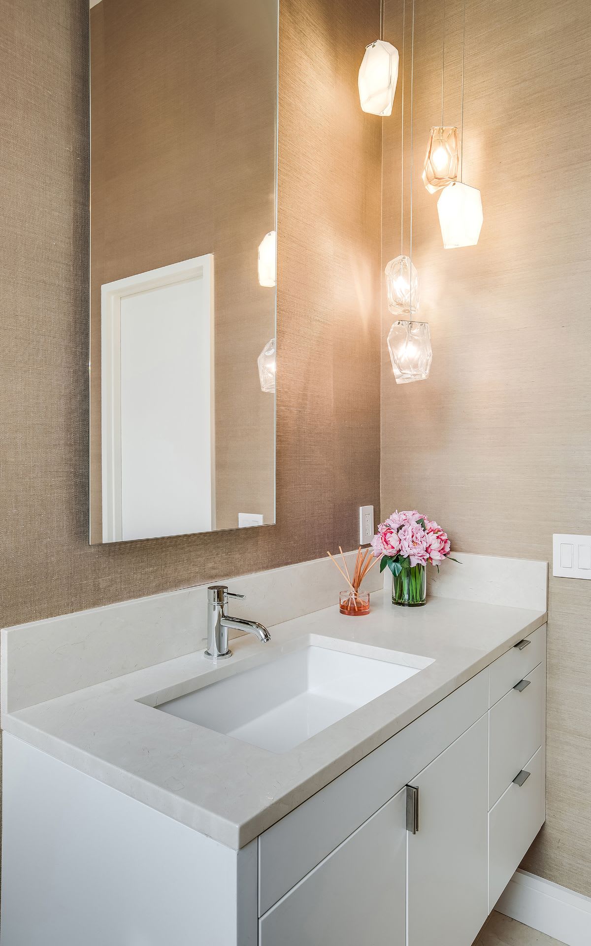 Two-Level Contemporary Nob Hill Apartment