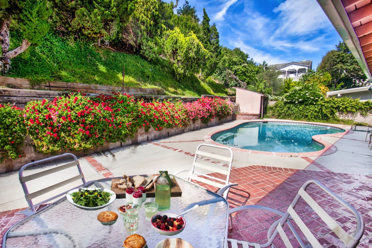 3167 Dona Conchita Place, Studio City, CA
