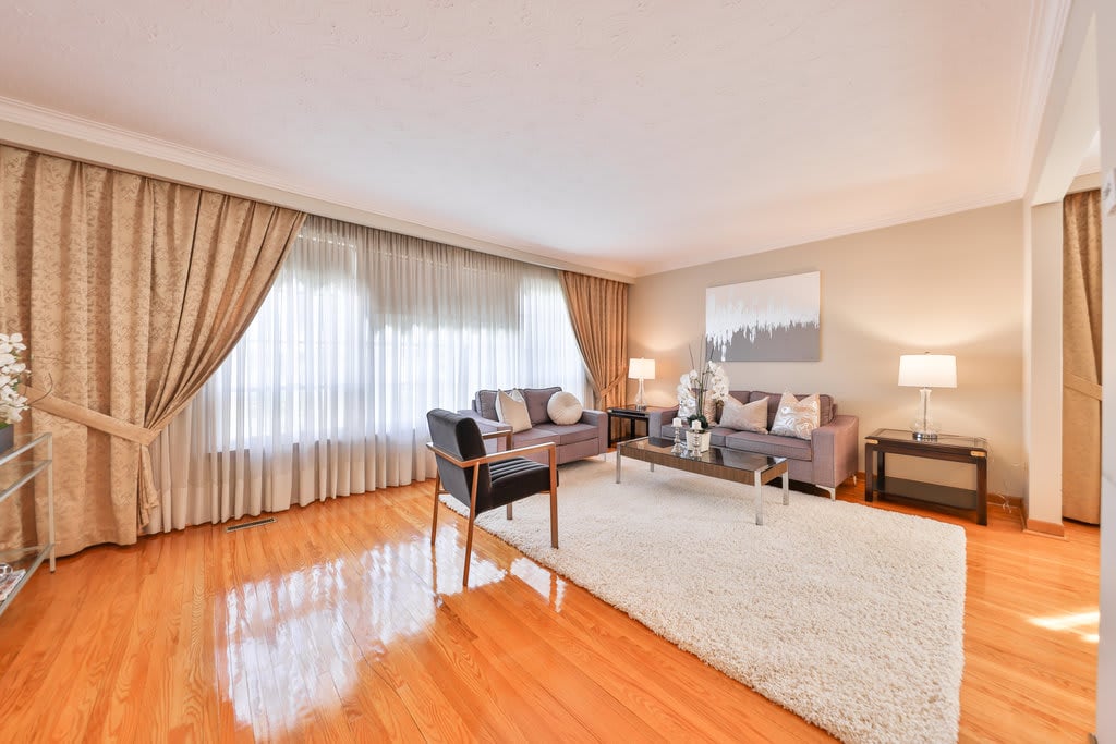 899 Hollowtree Cres
