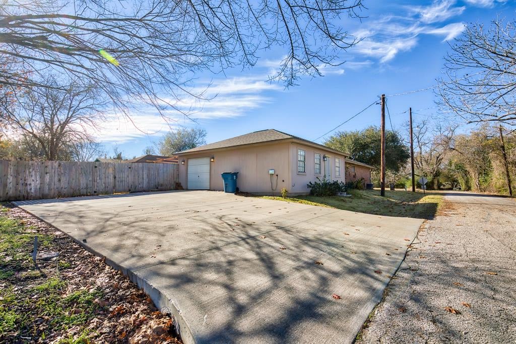437 N Meinecke St Bellville, Tx 77418