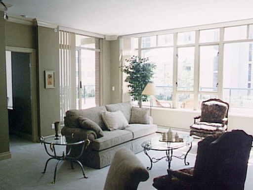 205-1896 Marine Dr
