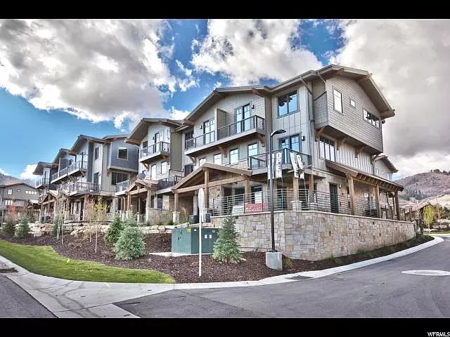 3751 Blackstone Dr #3C