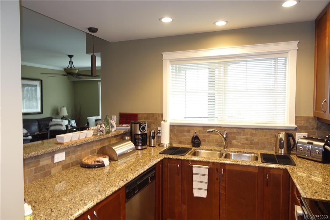 208-2881 Peatt Rd, Langford
