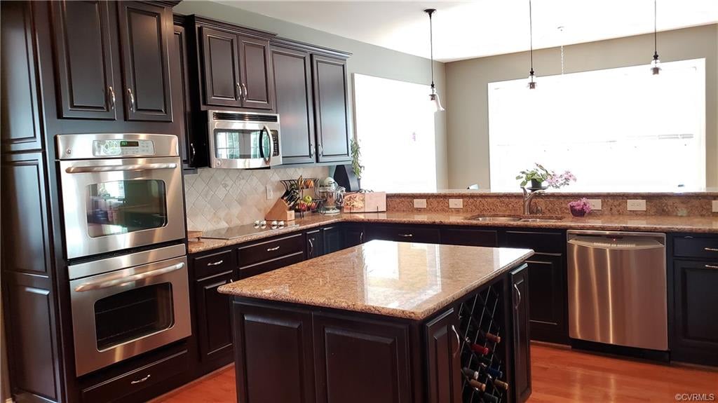 1437 Marylebane Ln