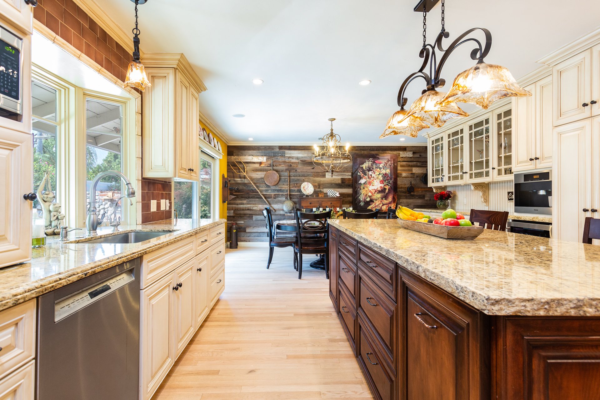 23728 Tiara St, Woodland Hills