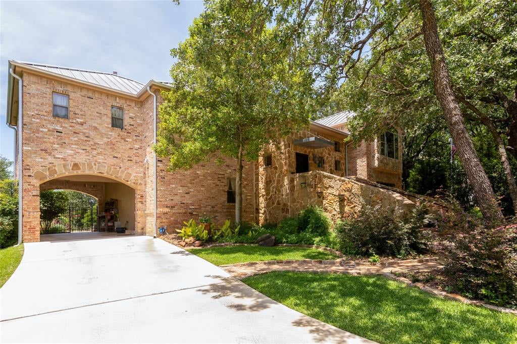 2907 Peninsula Dr