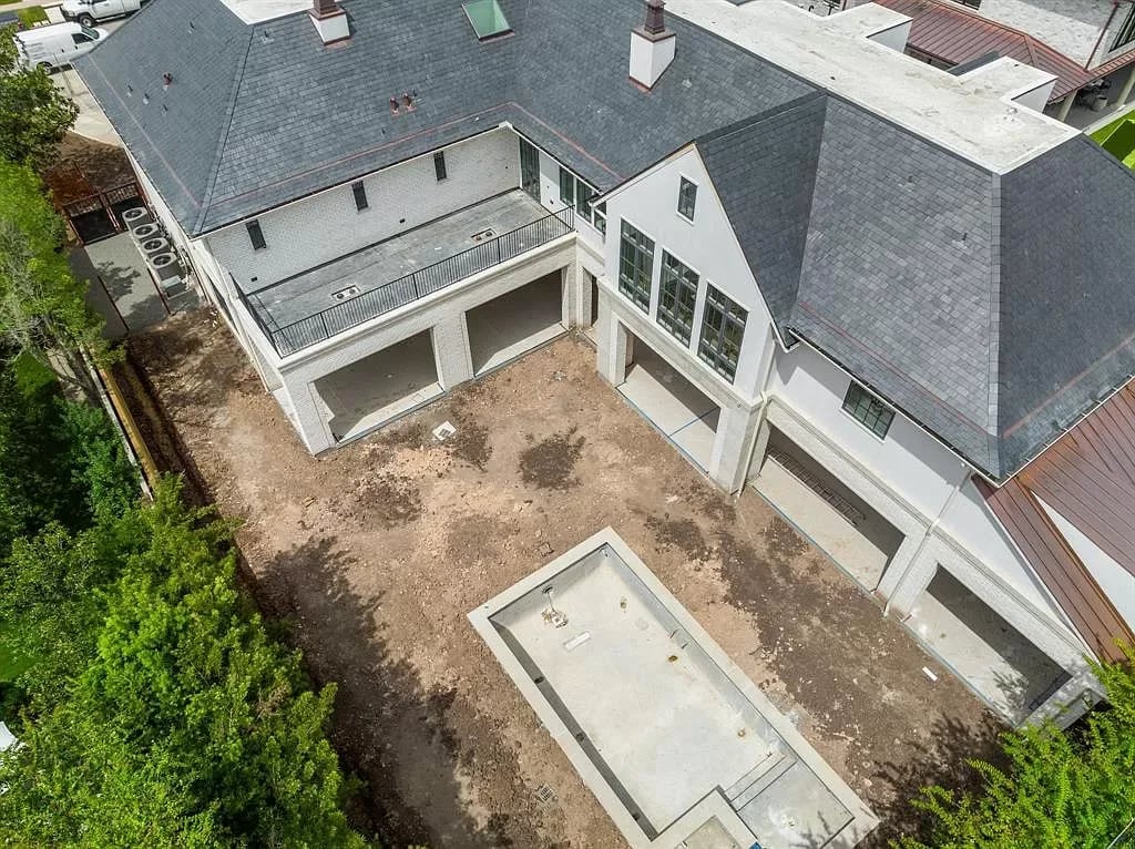 3653 Chevy Chase Dr