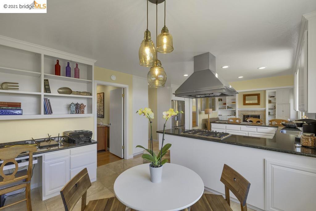 1863 Lakeview Ct