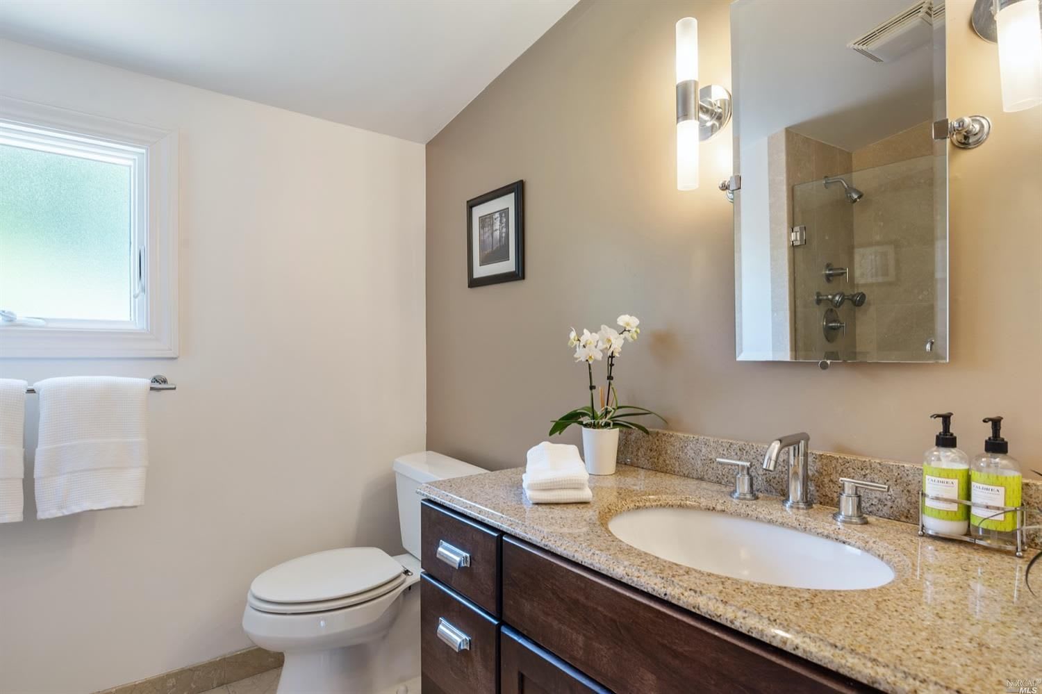 2 Cedarwood Ln