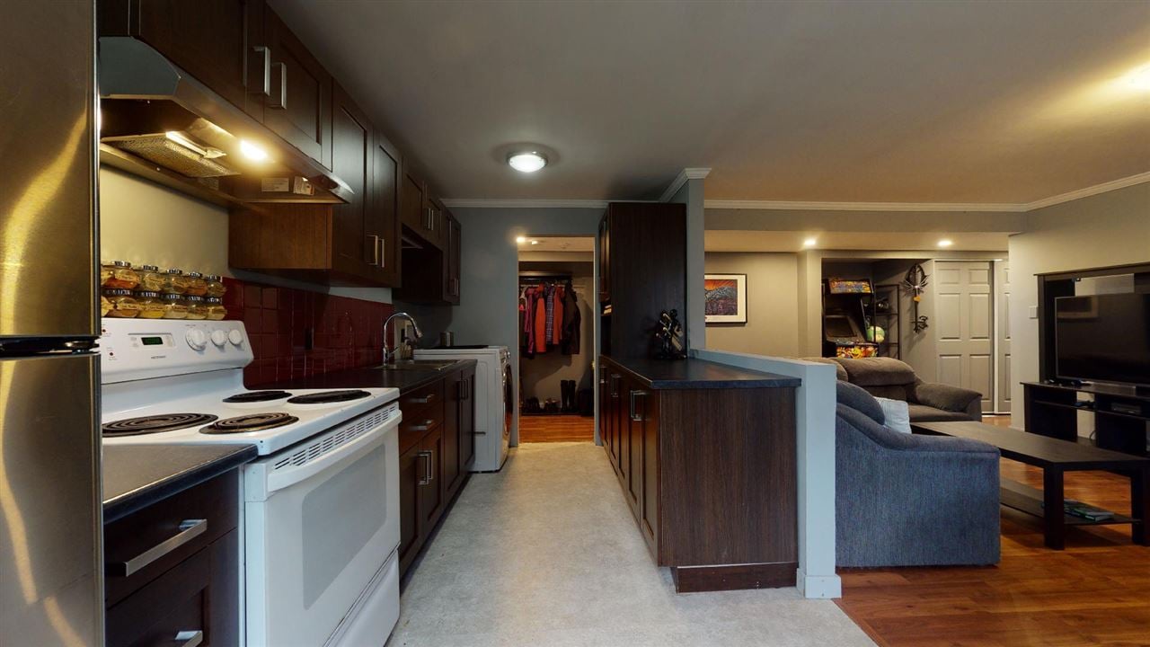63-38183 Westway Ave