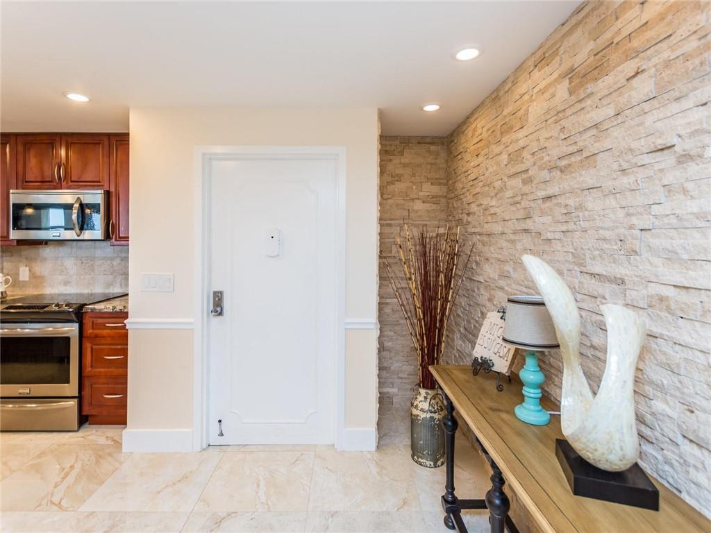 1150 Hillsboro Mile, #301 