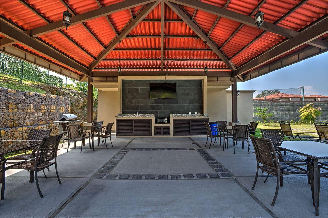 Garden Level Terrace Condo, Ciudad Colon, San Jose