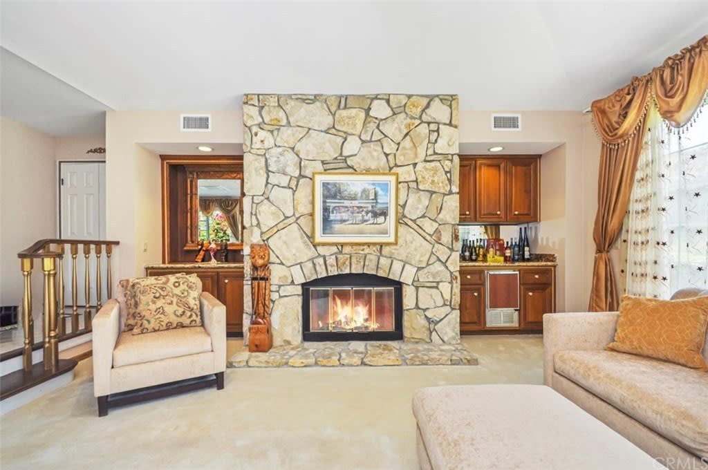 27 Santa Barbara Dr