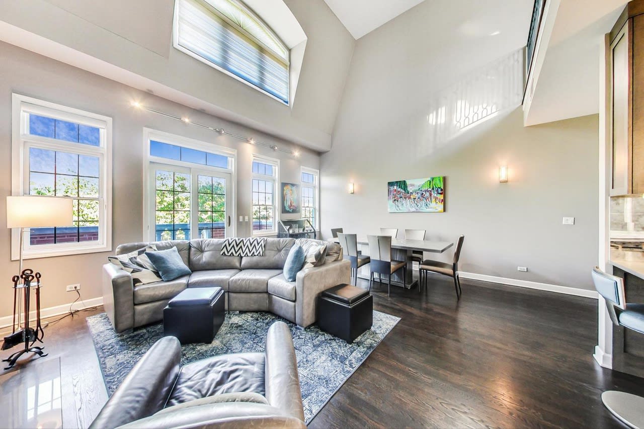 3839 N Southport