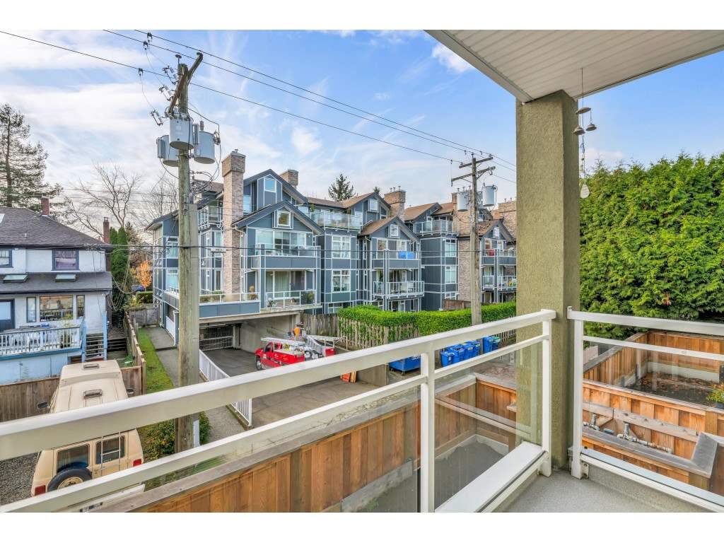 203-838 W 14th Ave
