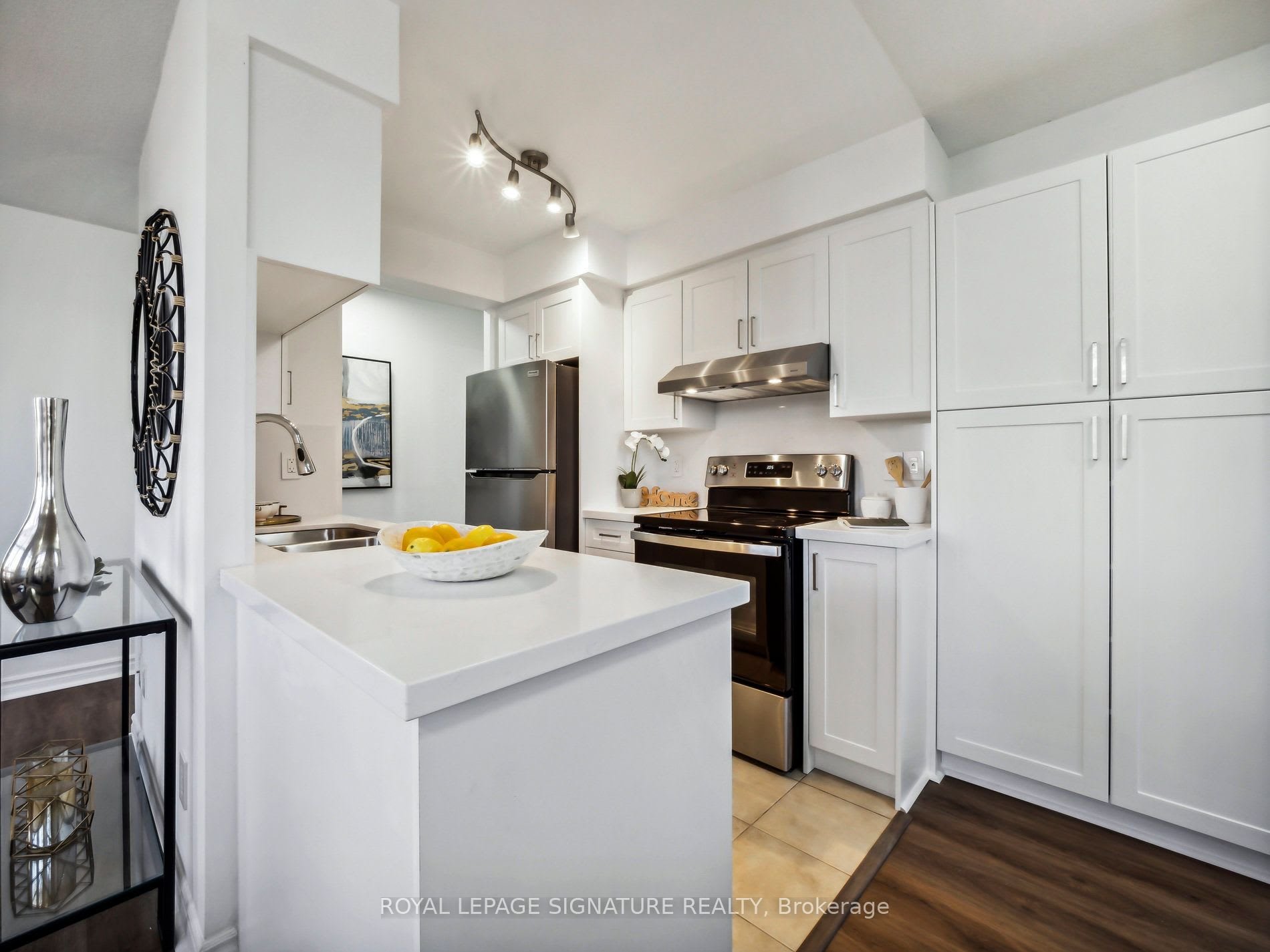 18 Kenaston Gdns 804