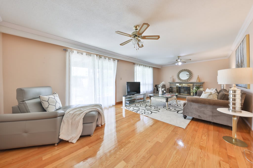 899 Hollowtree Cres