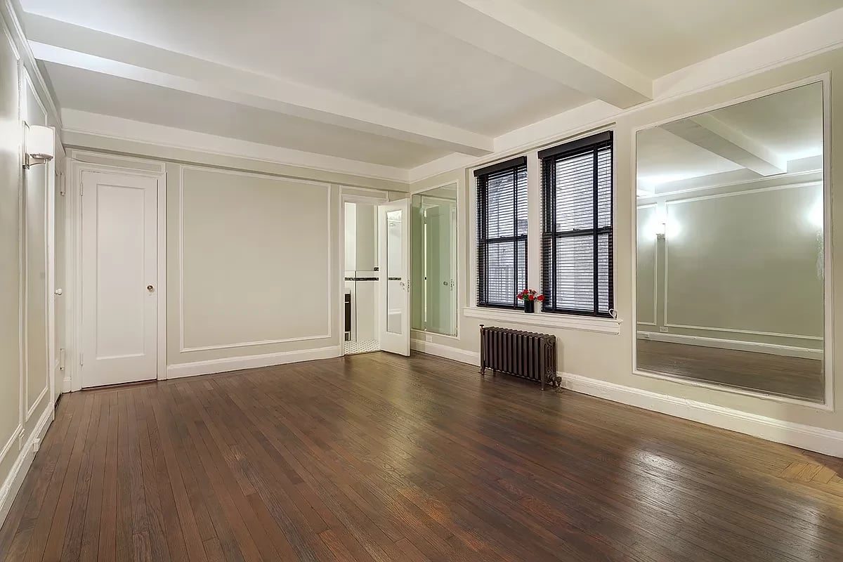 321 East 54th Street Unit: 3D