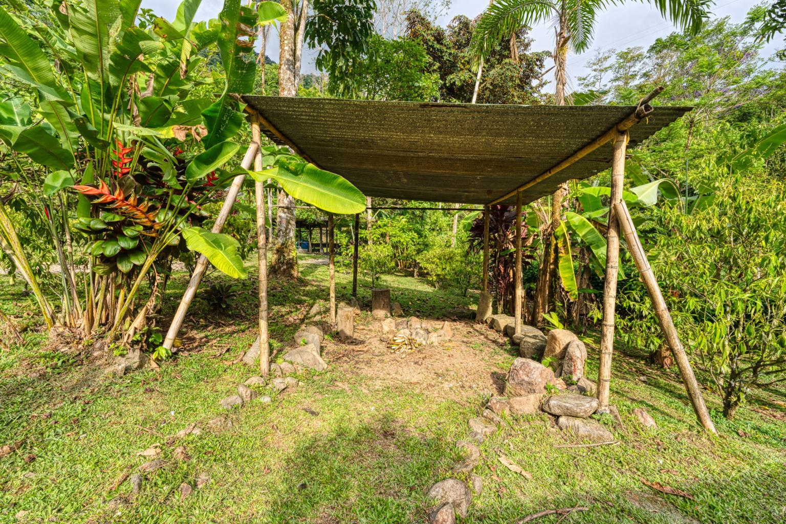 Exceptional Retreat Center on 62 Acre in Tinamastes