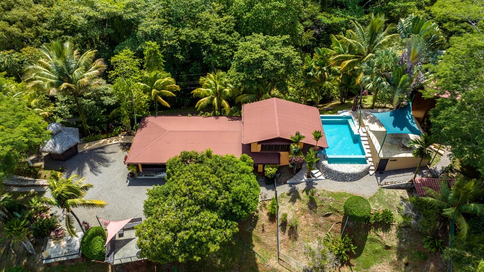 Home with White Water Views and Easy Access in Ojochal