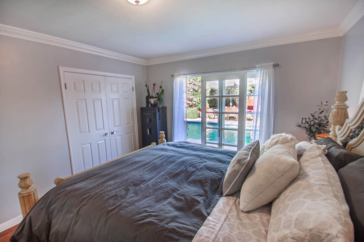 13011 Debby St Valley Glen, CA
