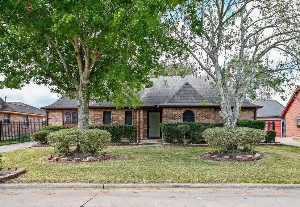 2038 Valley Manor Dr