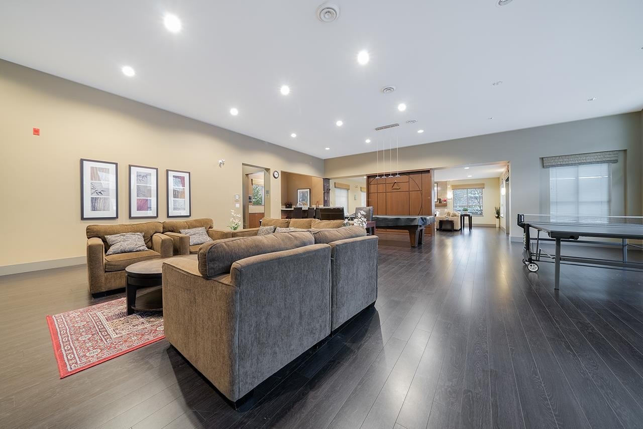 206-9288 Odlin Rd