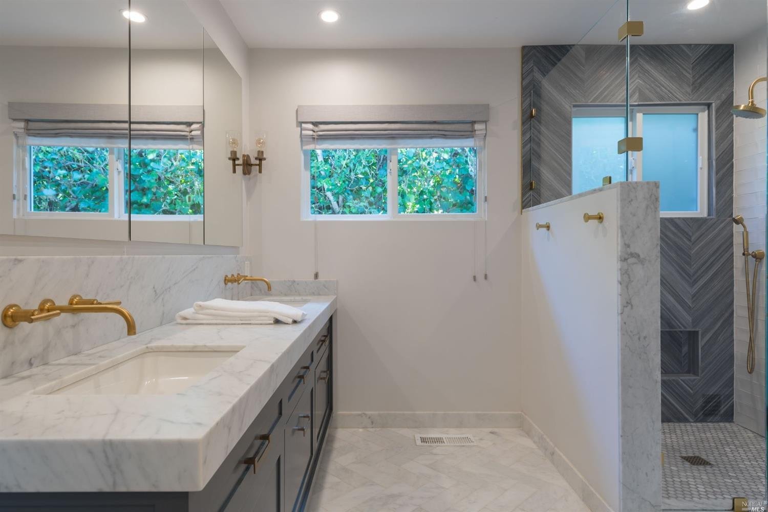 121 Oak Dr