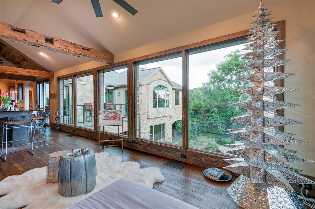 2907 Peninsula Dr