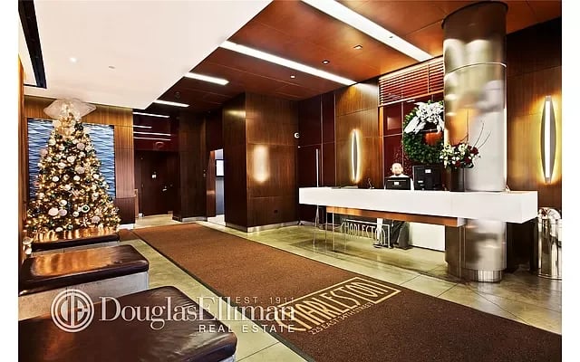 225 East 34th Street Unit: 5E