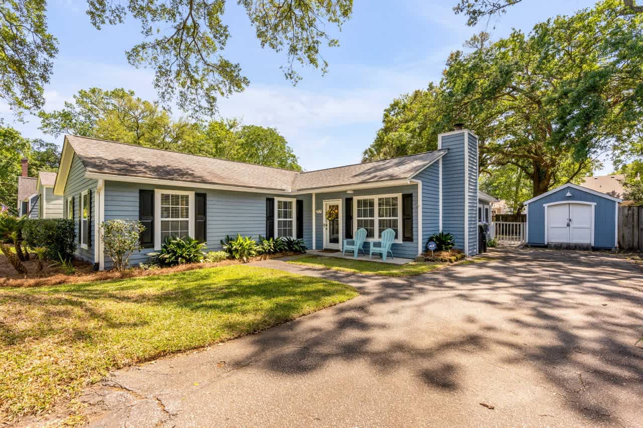 212 Collingwood Avenue