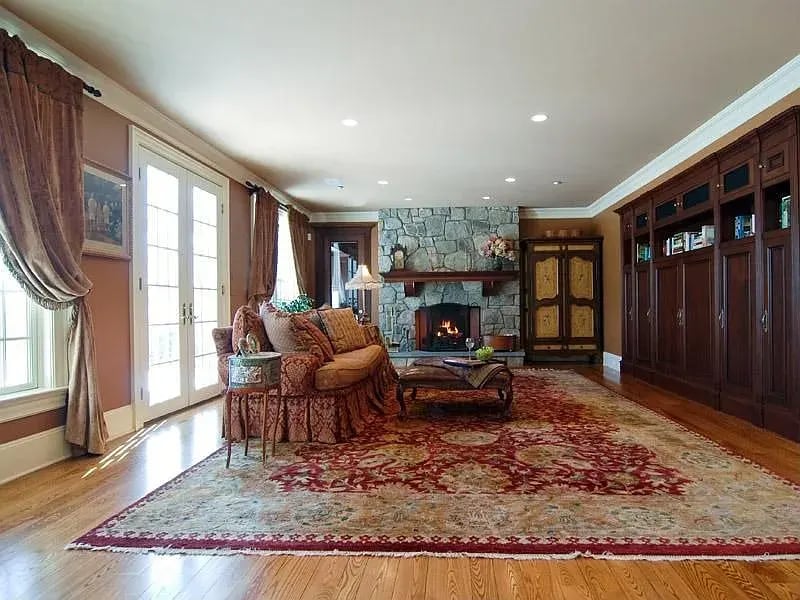 10 Hickory Pine Ct
