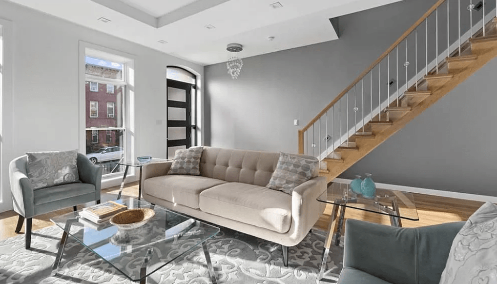 563 Quincy St.