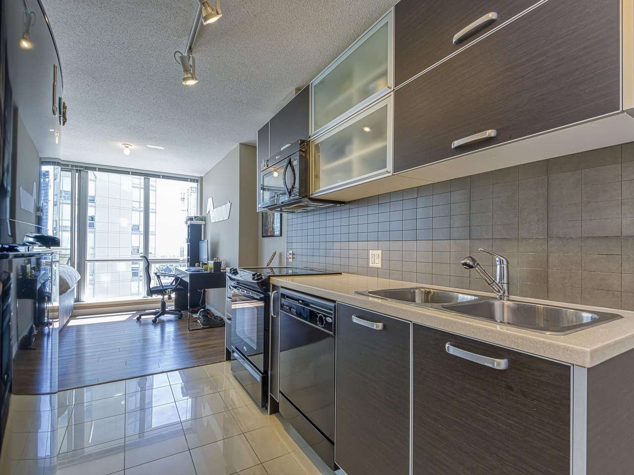 2201-13688 100 Avenue, Surrey