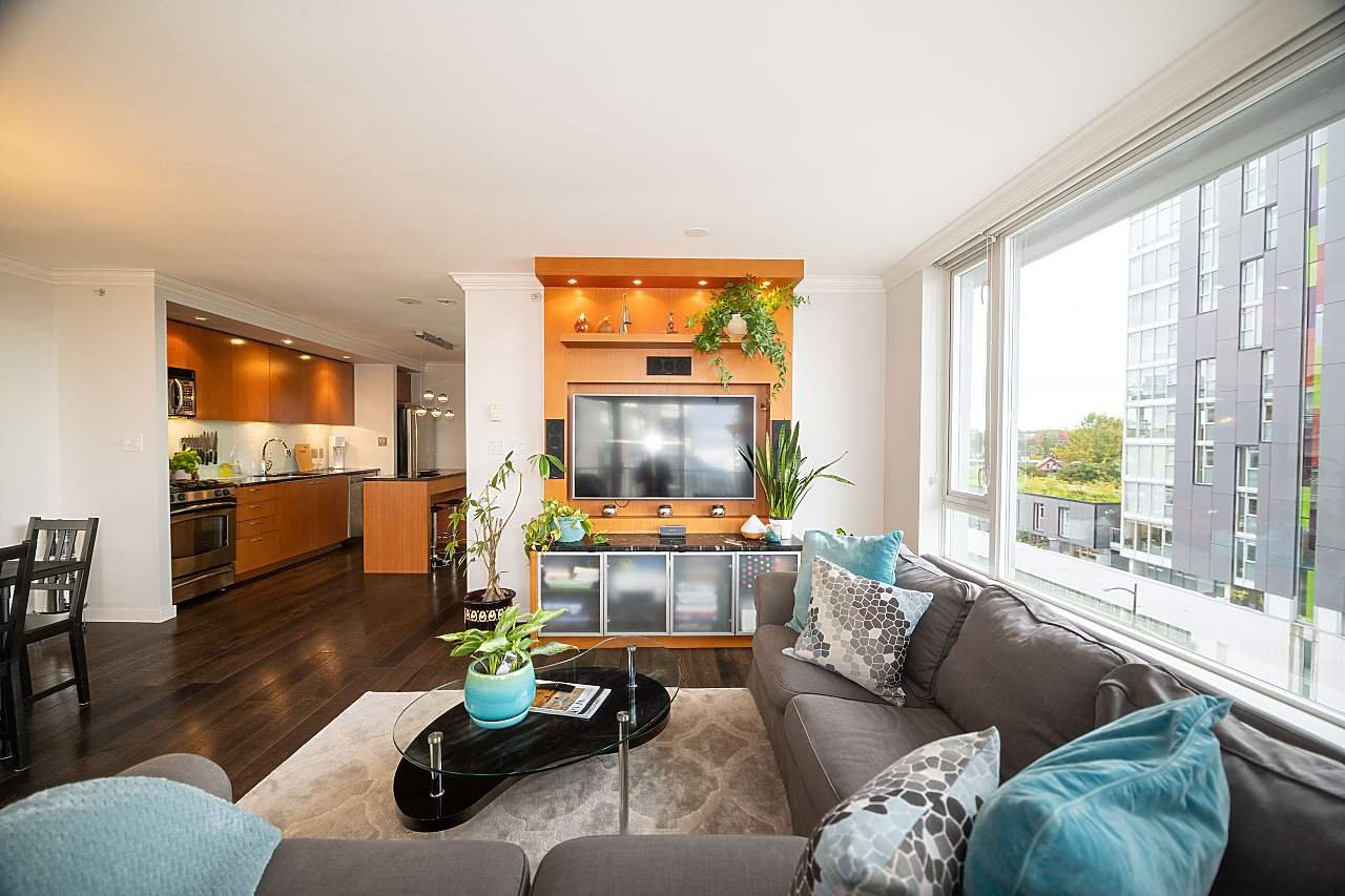 809-328 E 11th Ave