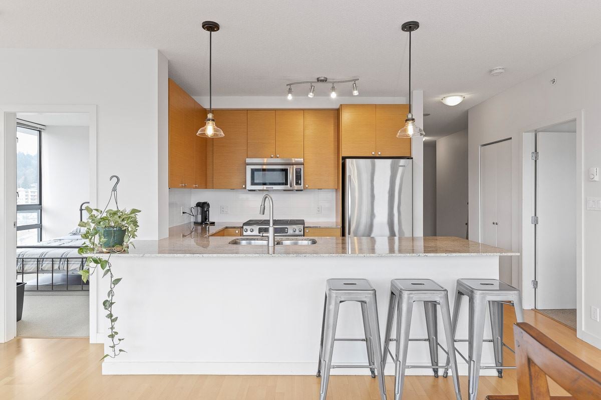 908-400 Capilano Rd