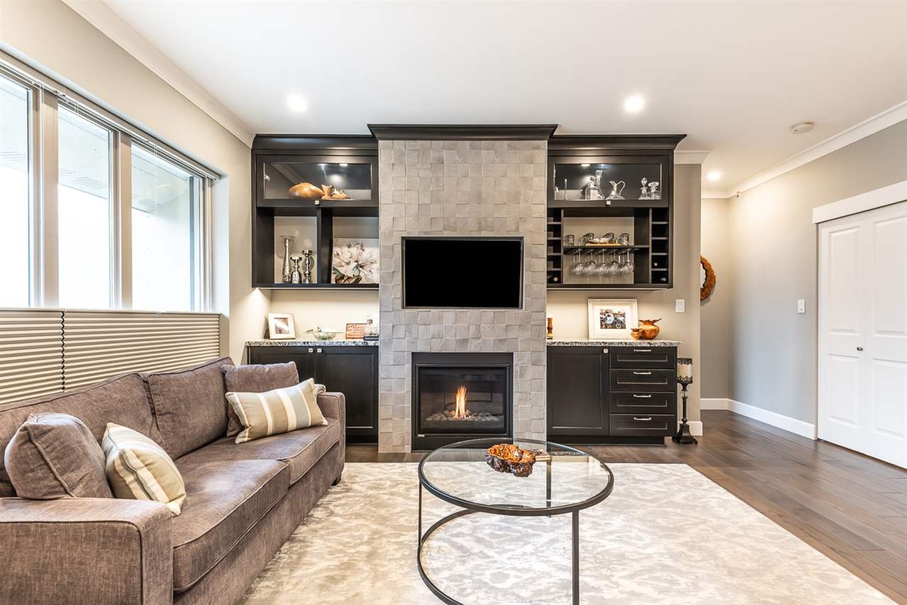 604-1211 Village Green Wy