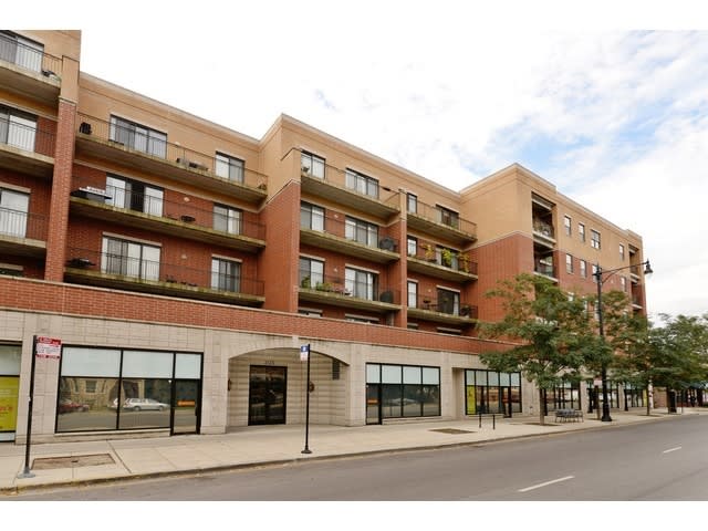 3125 W FULLERTON Avenue Unit: 304