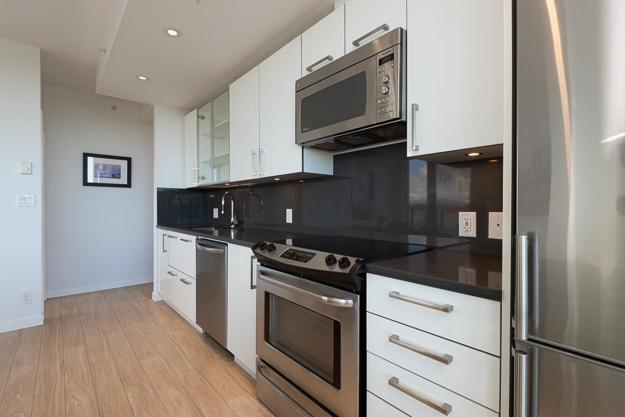 PH8-983 E Hastings St