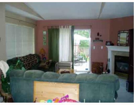 1028 Edgewater Cres