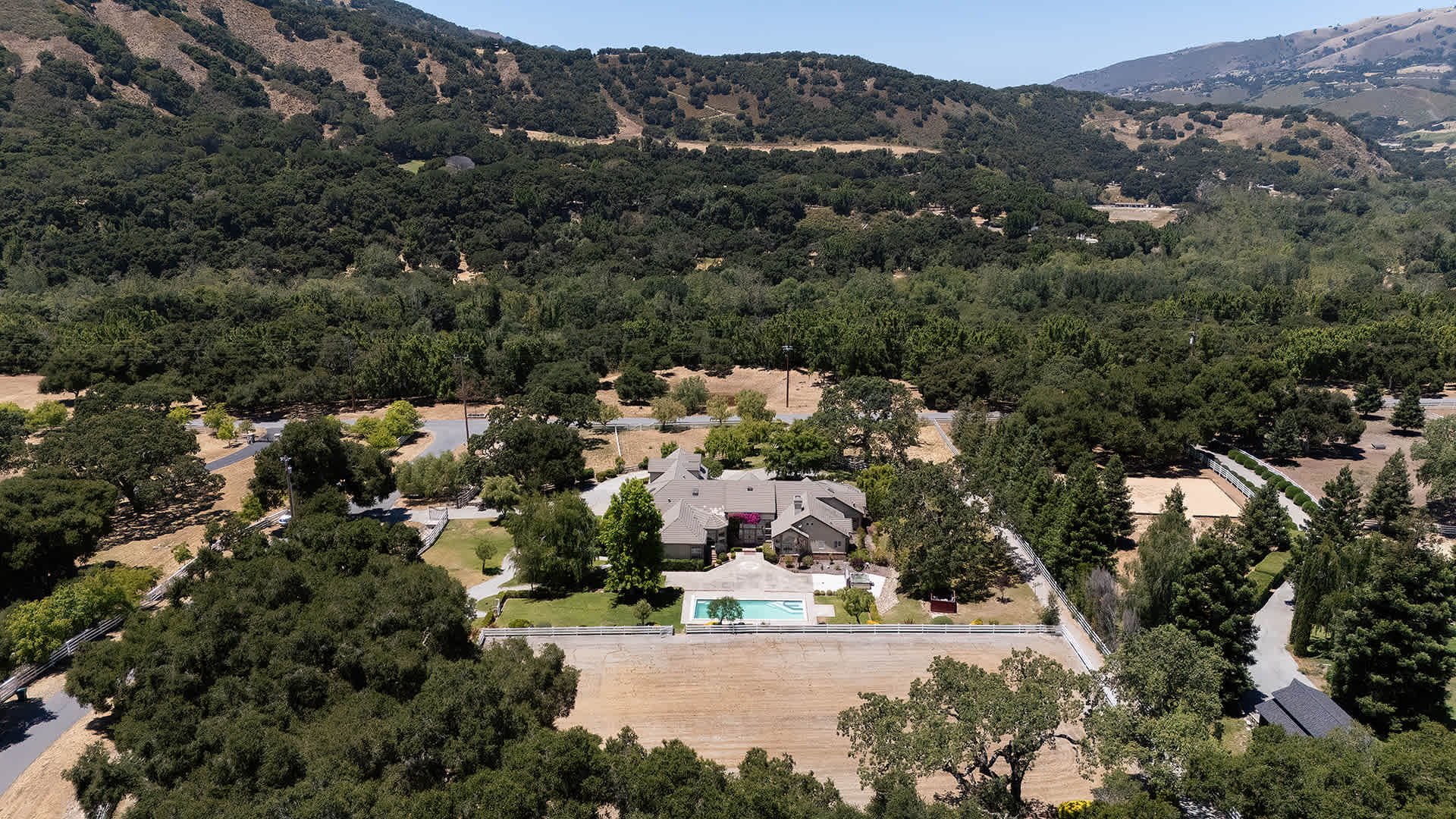 Stunning Equestrian Estate - 6 Sleepy Hollow Dr