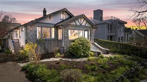 1636 Hollywood Cres