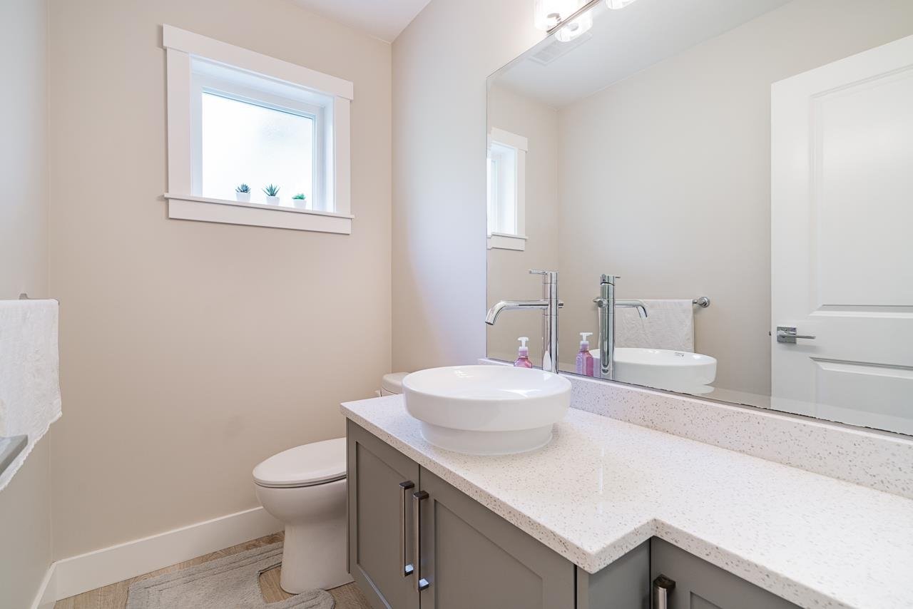 104-20498 82 Ave