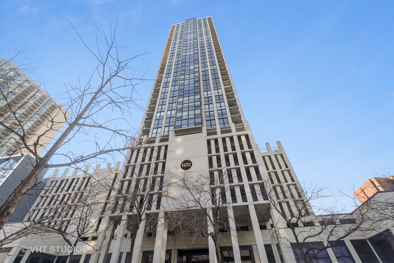 1122 N Clark St #2406