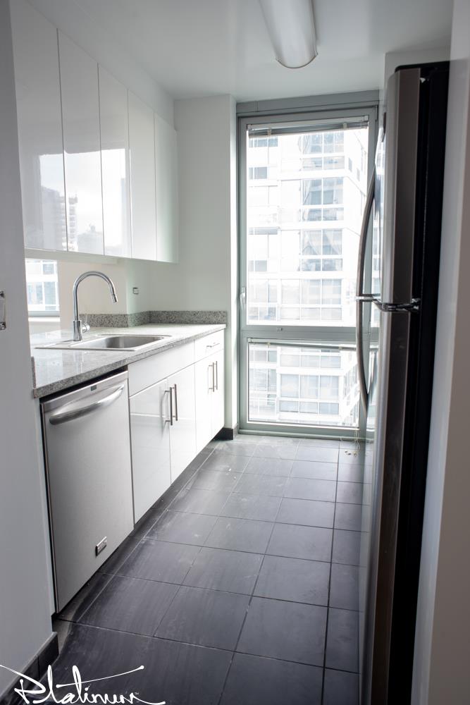 505 West 37th Street, Apt 33G