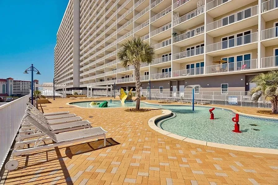 9860 S Thomas Drive Unit 1015