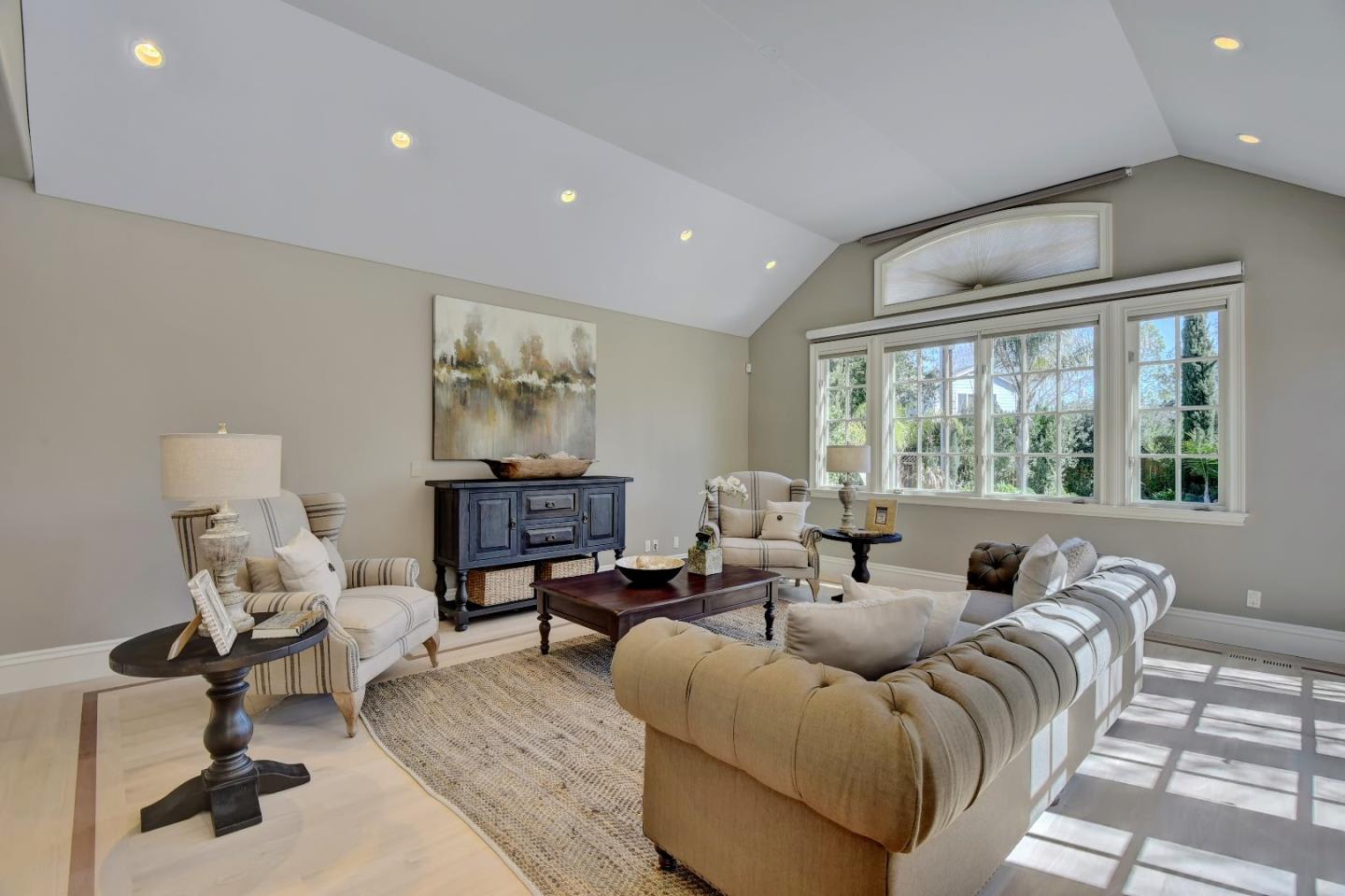 780 Rosewood Dr