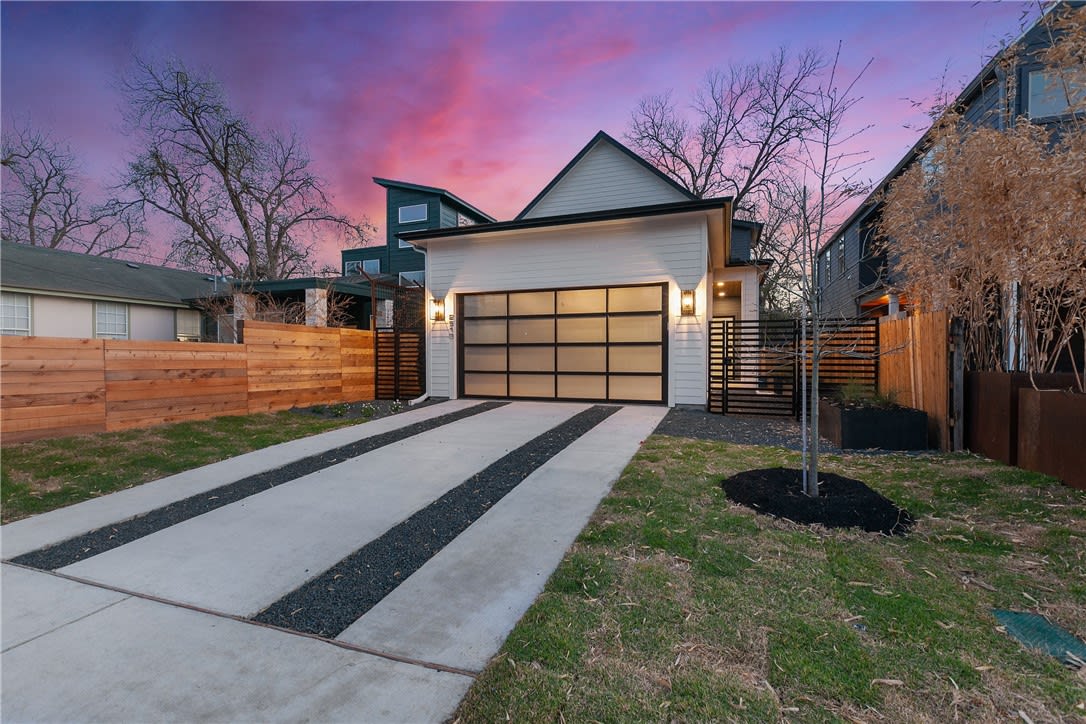 2513 E 4th St